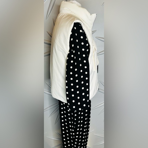 NWT DGS SZ various woven insulated puffer vest, color is called “oat milk” - Picture 3 of 6